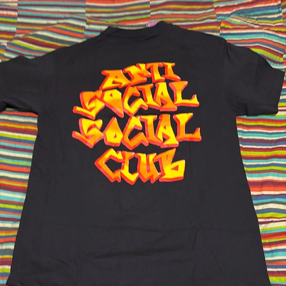 $ale Antisocial, social club brand new with tags size medium, beautiful T-shirt
